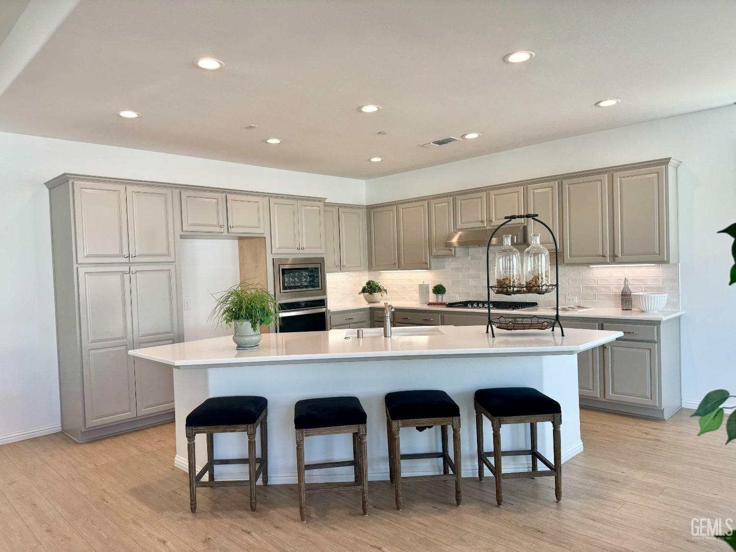 Property Photo: 14104 Addleston Lane CA 93311