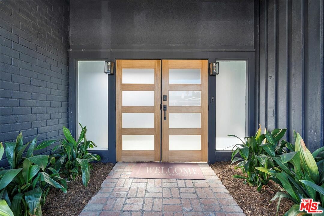 23726 Crosson Dr  Woodland Hills CA 91367 photo