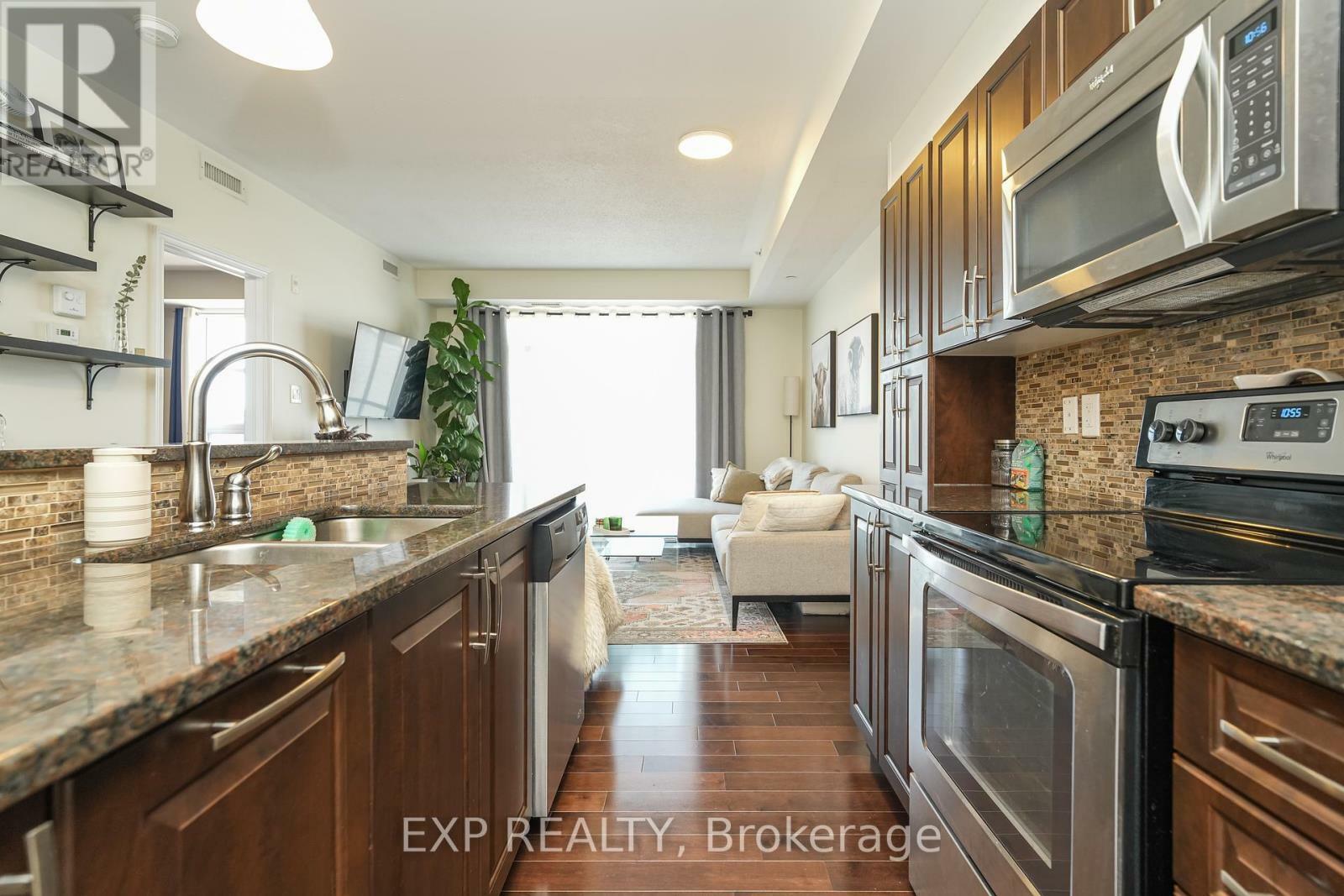 Property Photo:  659 Sue Holloway Drive 303  ON K2J 5G3 