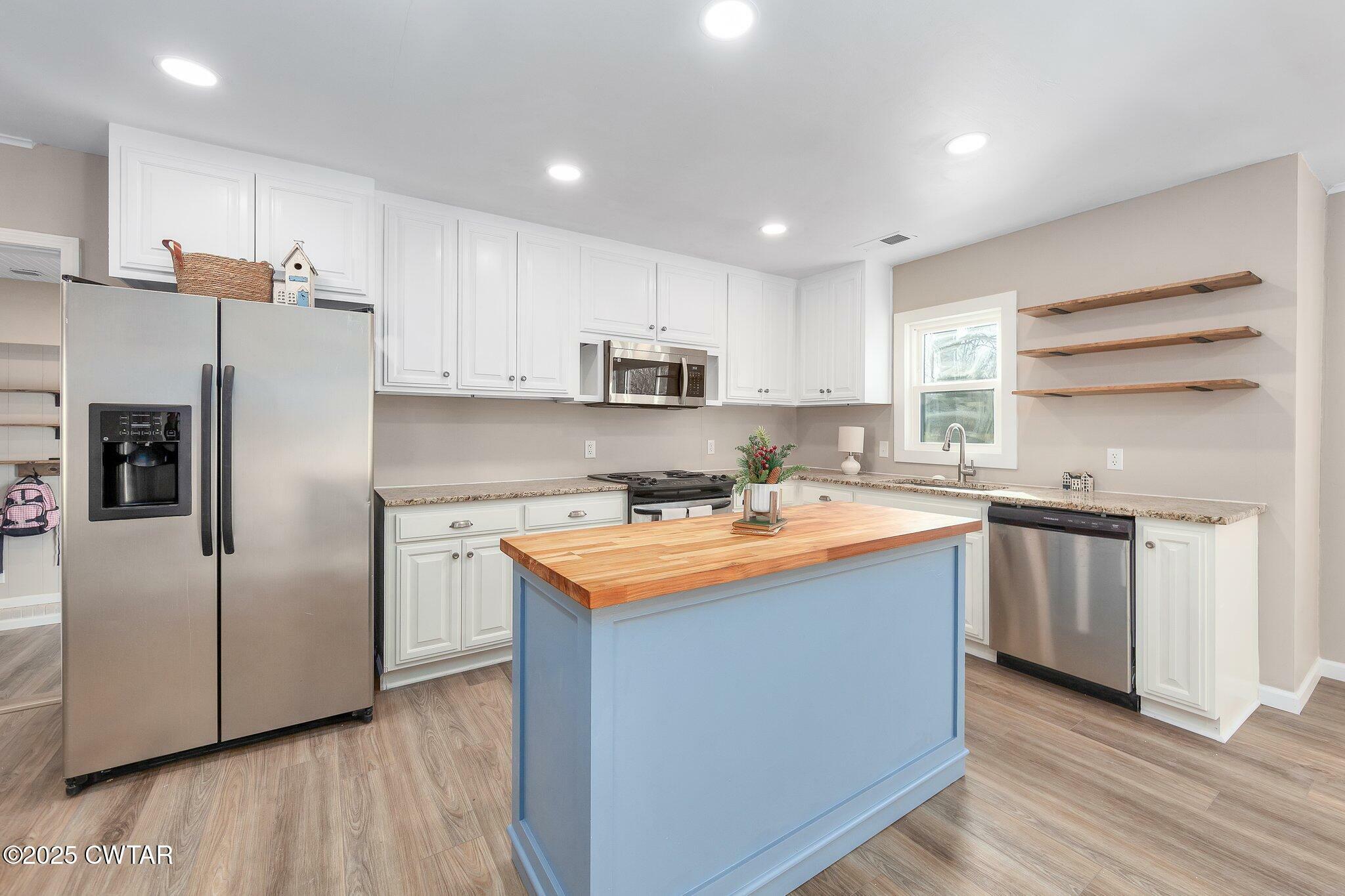 Property Photo: 335 Mebanewood Drive TN 38344