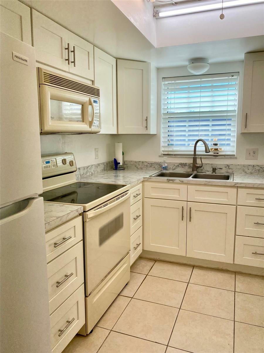 Property Photo:  1652 S Lake Avenue 2  FL 33756 