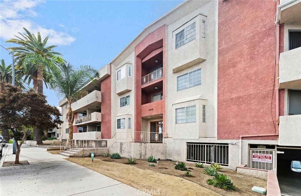 Property Photo:  4705 Kester Avenue 209  CA 91403 