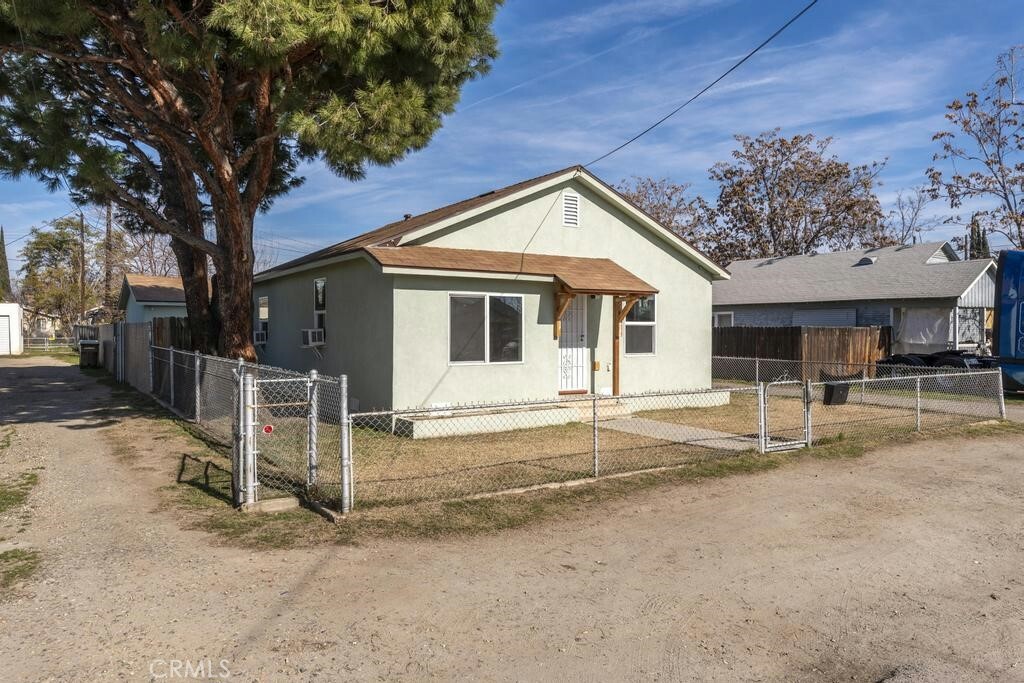 Property Photo:  306 Belle Avenue  CA 93308 