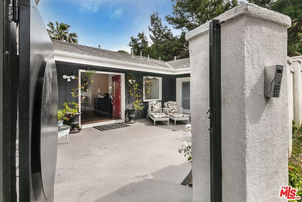 Property Photo:  3200 Wrightwood Drive  CA 91604 