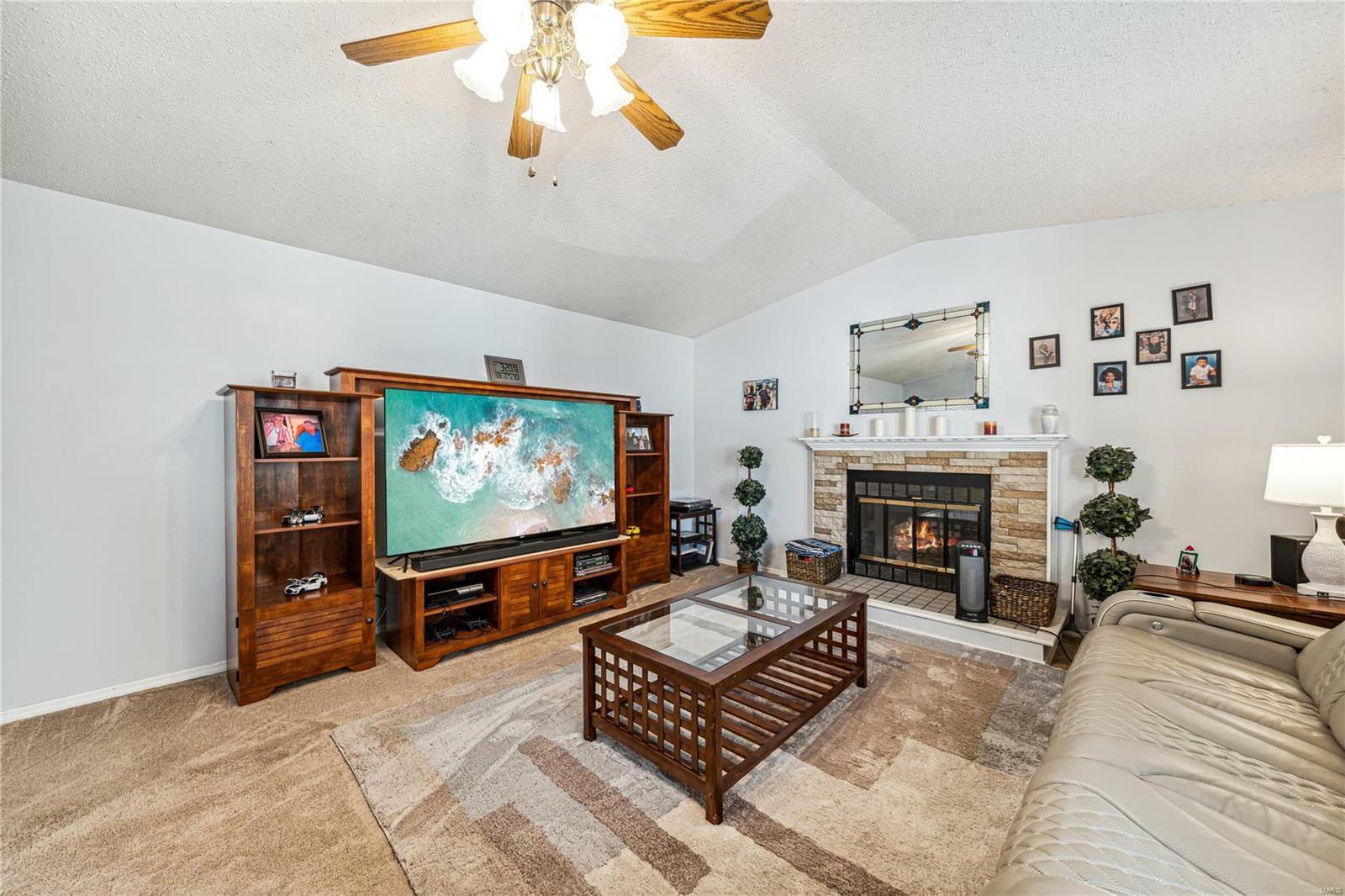 Property Photo:  405 Woodbridge Drive  MO 63303 