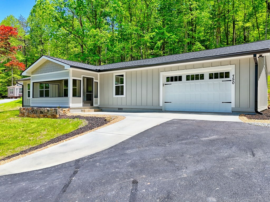 Property Photo: 750 Sunnyside Road GA 30546