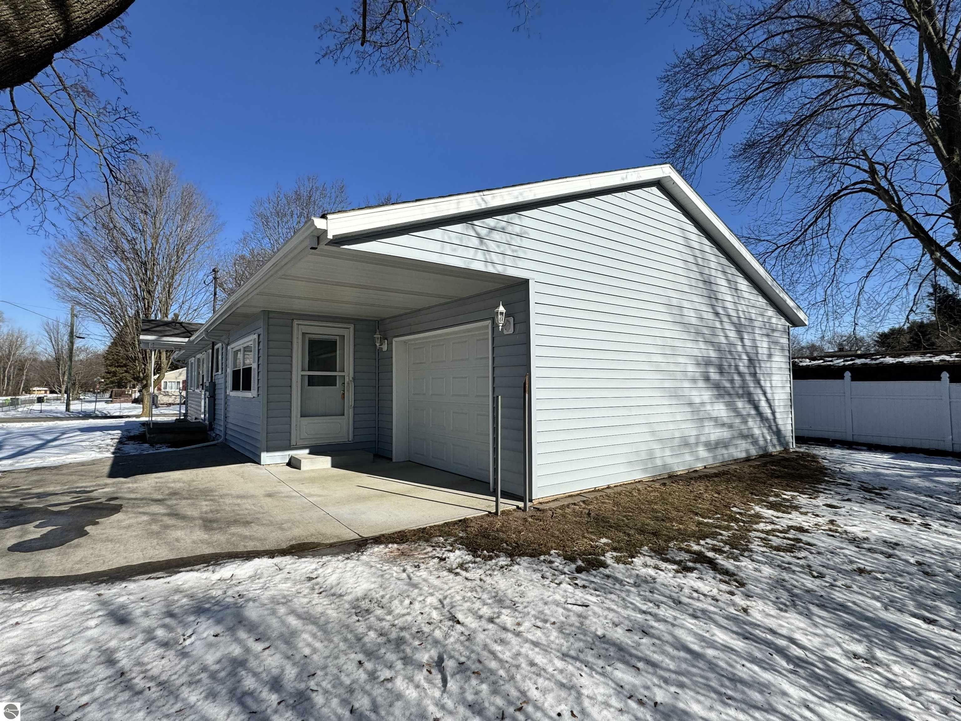 Property Photo:  507 John Street  MI 48617 