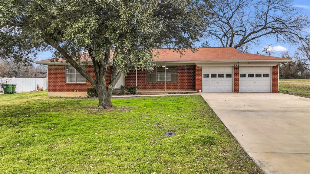 Property Photo: 745 N Ash Terrace TX 76082