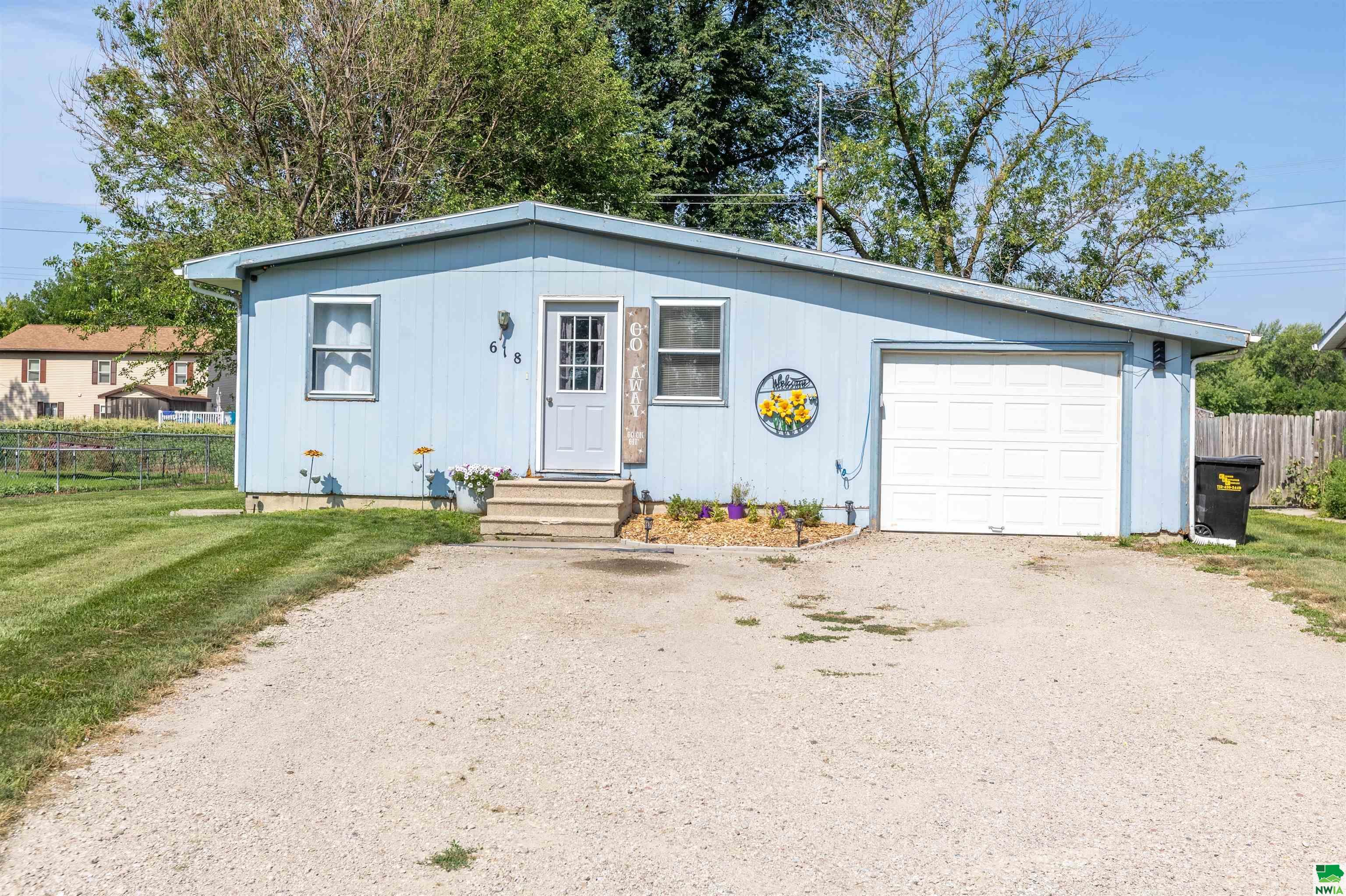 Property Photo: 618 7th Street IA 51040