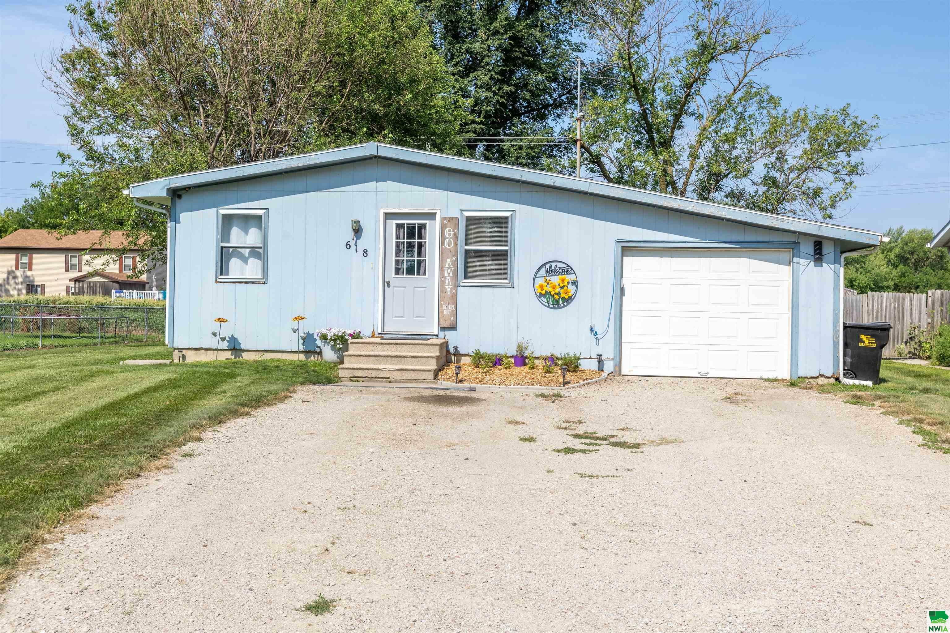 Property Photo:  618 7th Street  IA 51040 