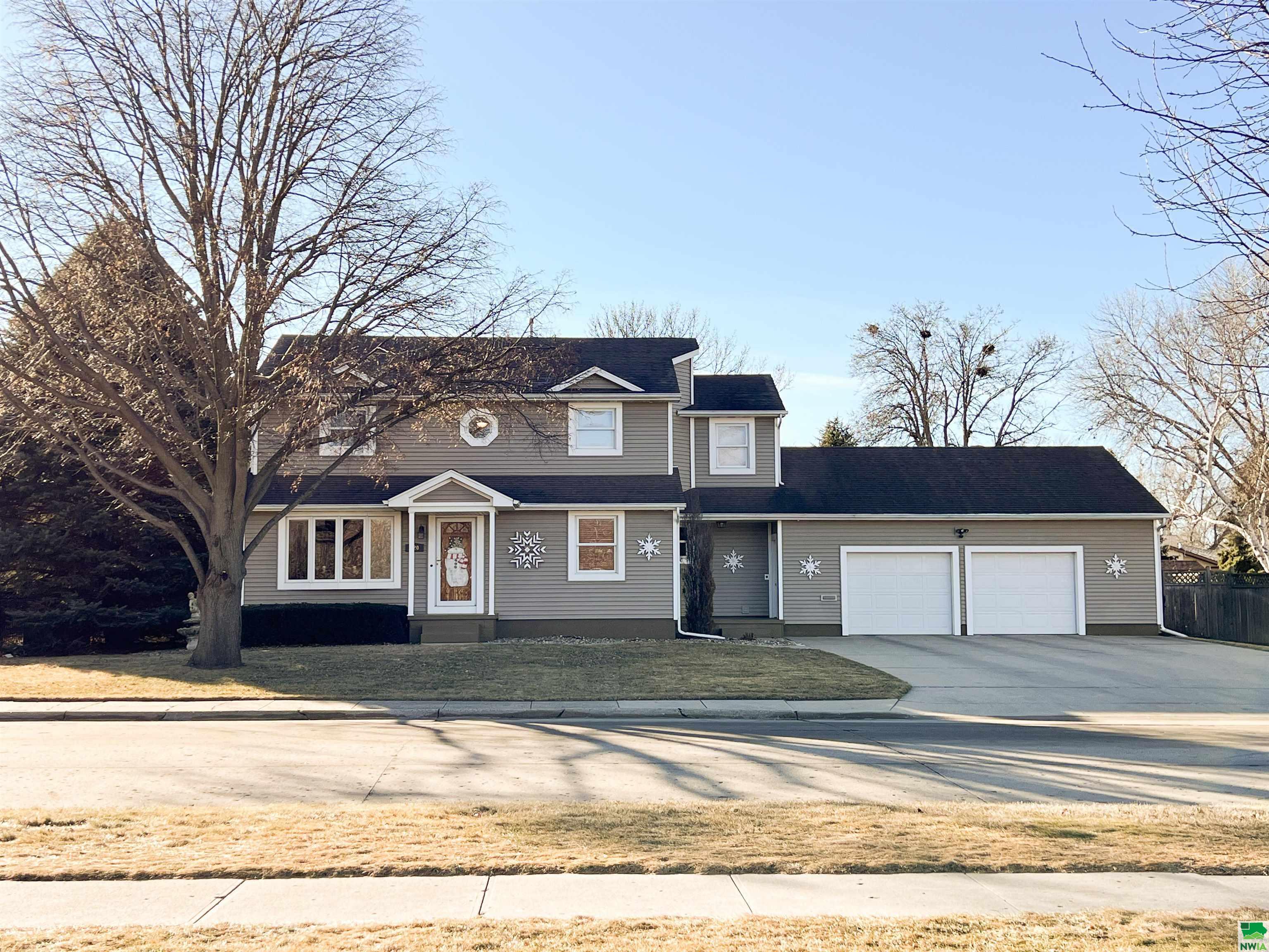 Property Photo: 220 10th St SW IA 51031