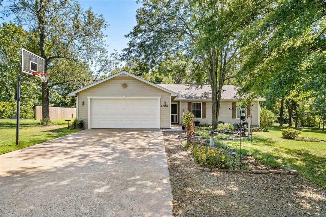 Property Photo:  1108 SE 34th Street  AR 72712 