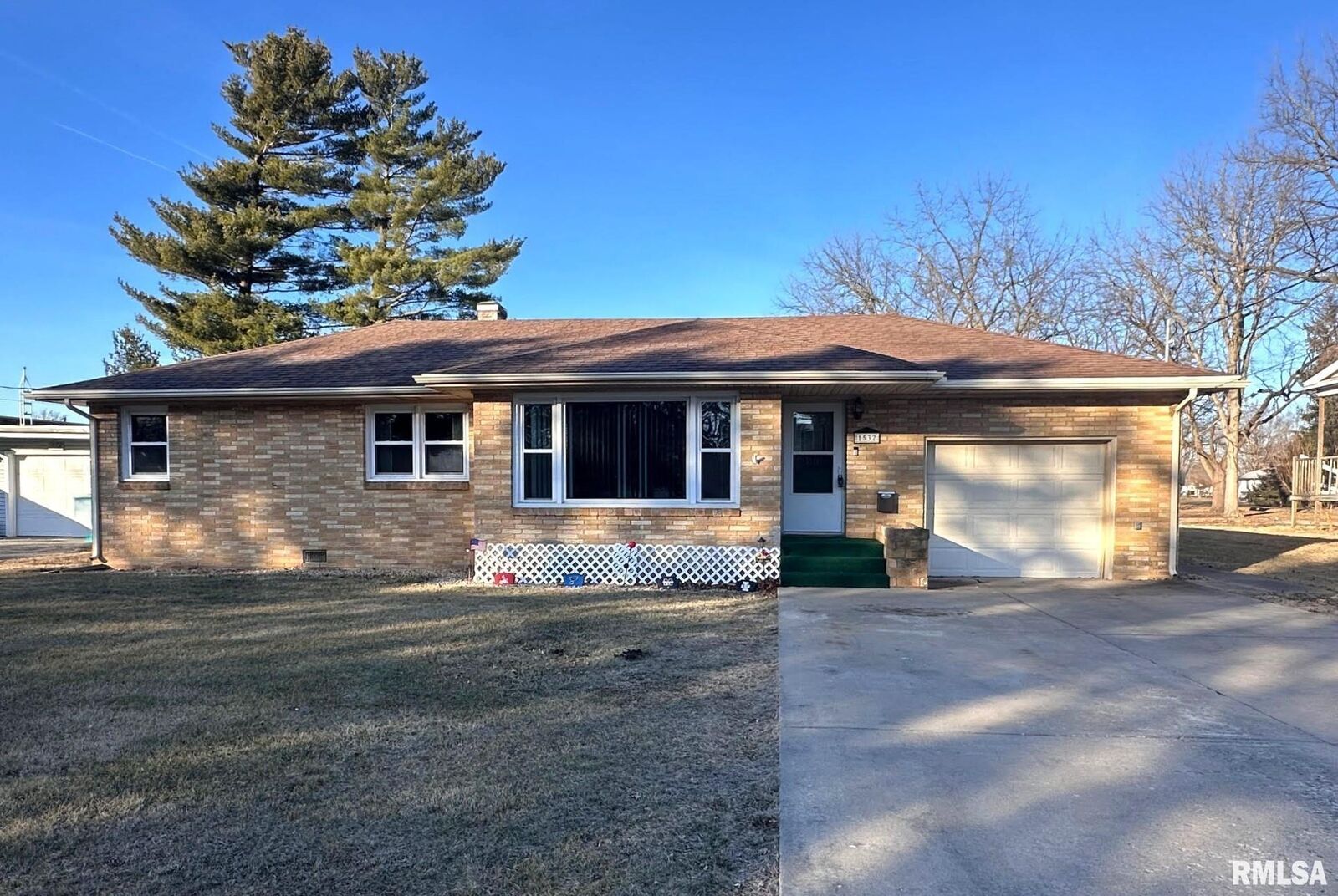 Property Photo: 1532 S Seminary Street IL 61401