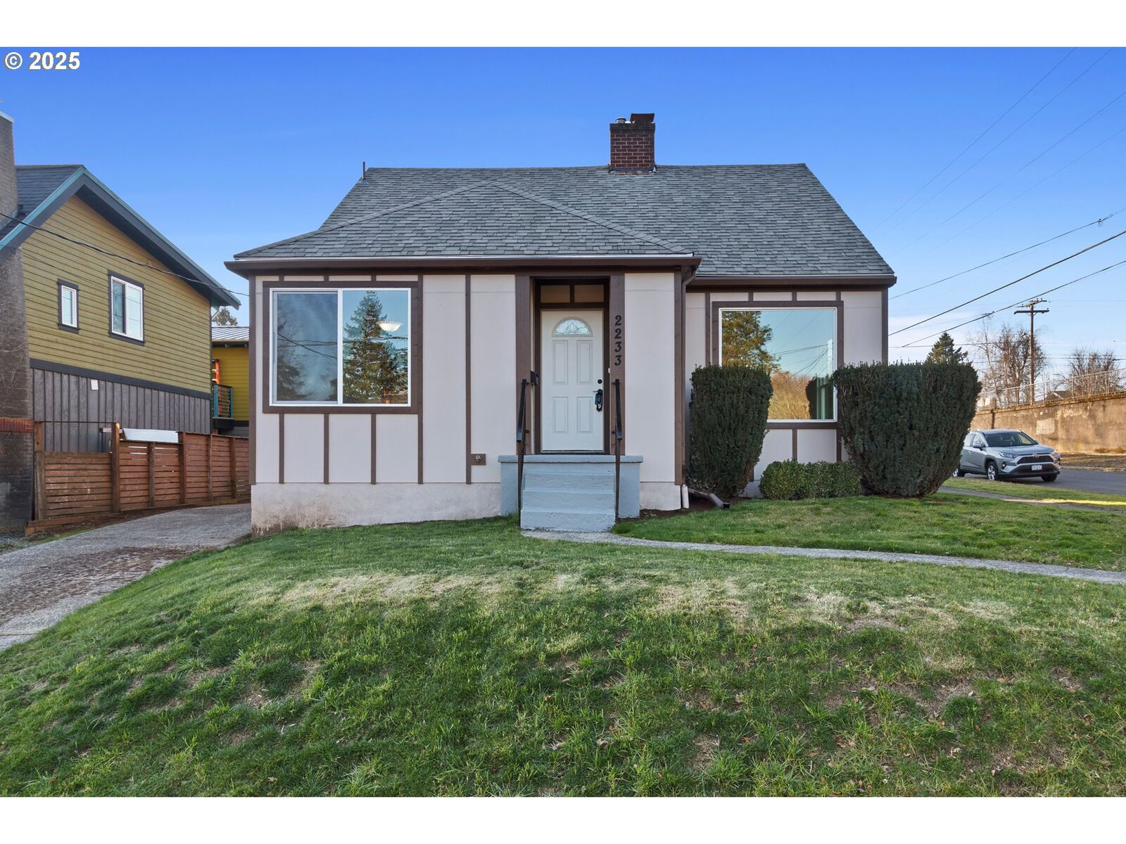 Property Photo:  2233 NE 58th Ave  OR 97213 