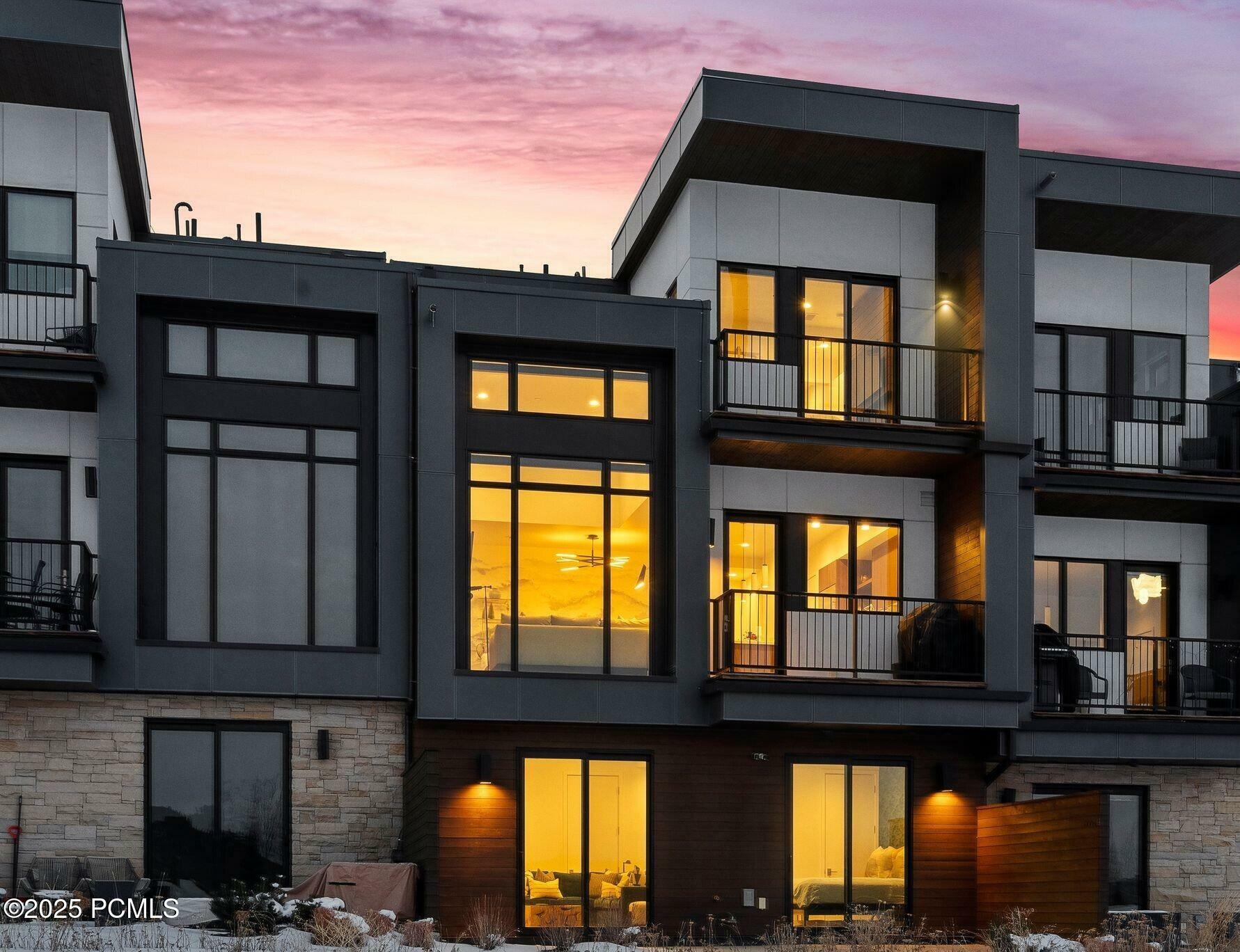 Property Photo: 4134 Cooper Lane 7 UT 84098
