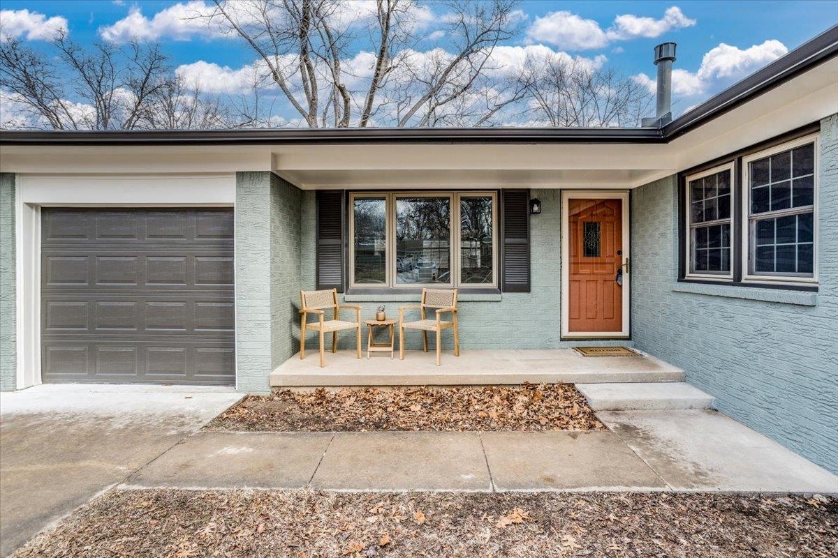 Property Photo:  924 E Wedgewood Dr  KS 67037 