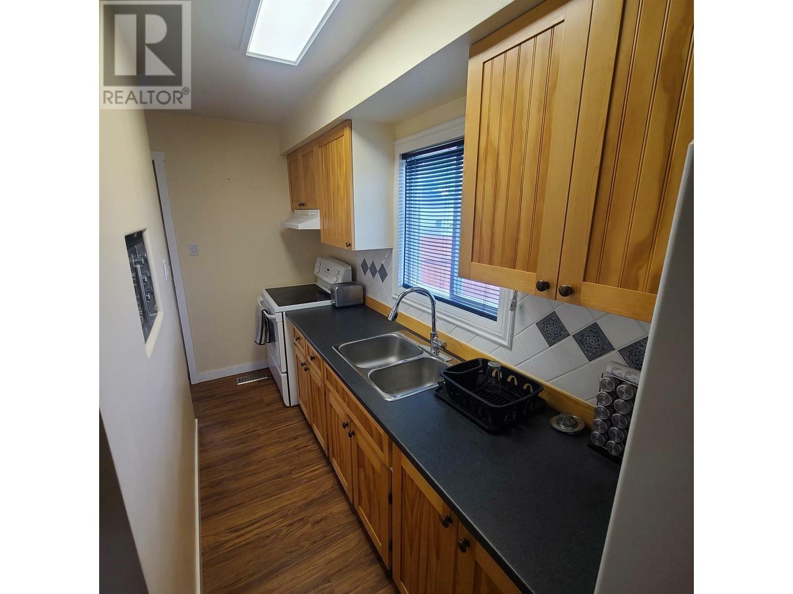 Property Photo:  350 Campbell Avenue  BC V2B 3R7 