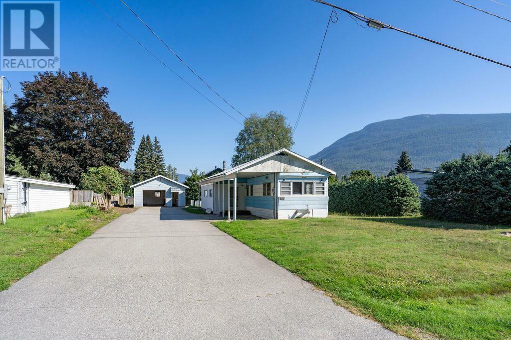 Property Photo:  1720 Illinisky Road  BC V0E 2S0 