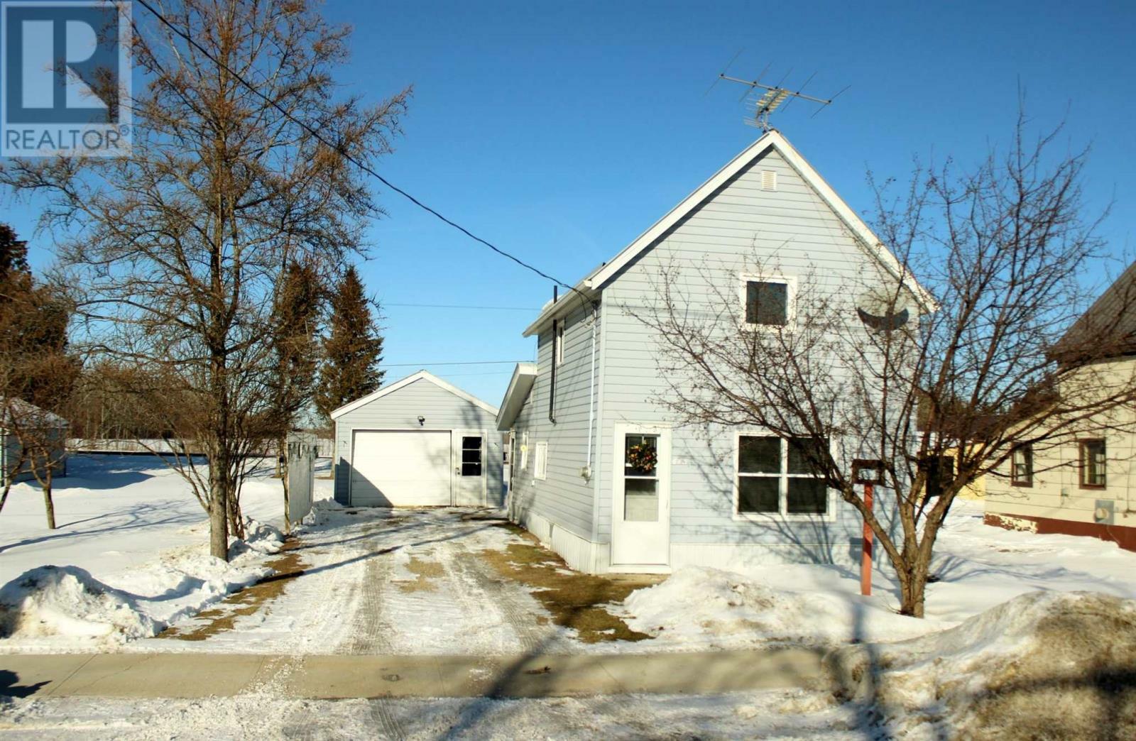 Property Photo:  613 Atwood Ave  ON P0W 1L0 