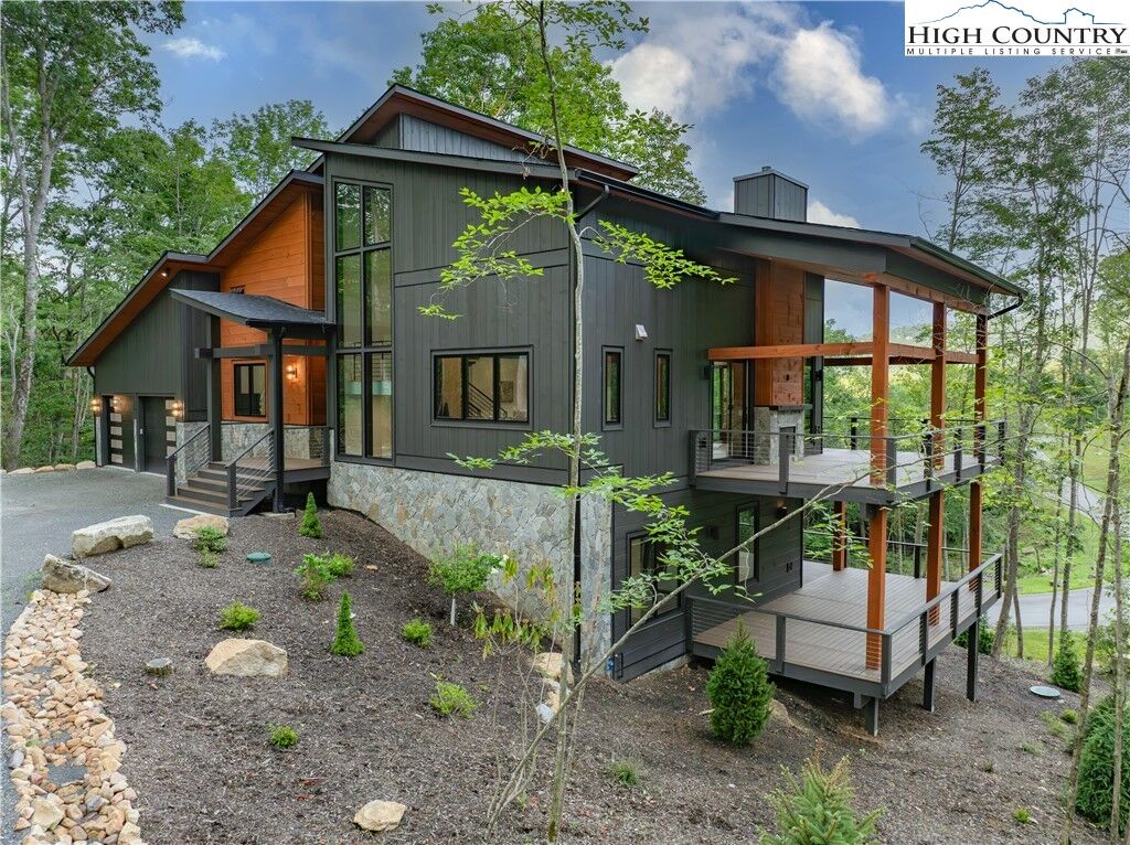 Property Photo: 5529 Eagles Nest Trail NC 28604