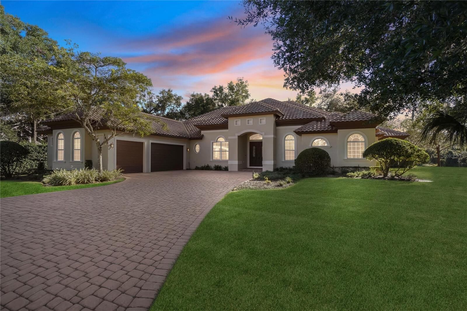 Property Photo: 1829 Brackenhurst Place FL 32746
