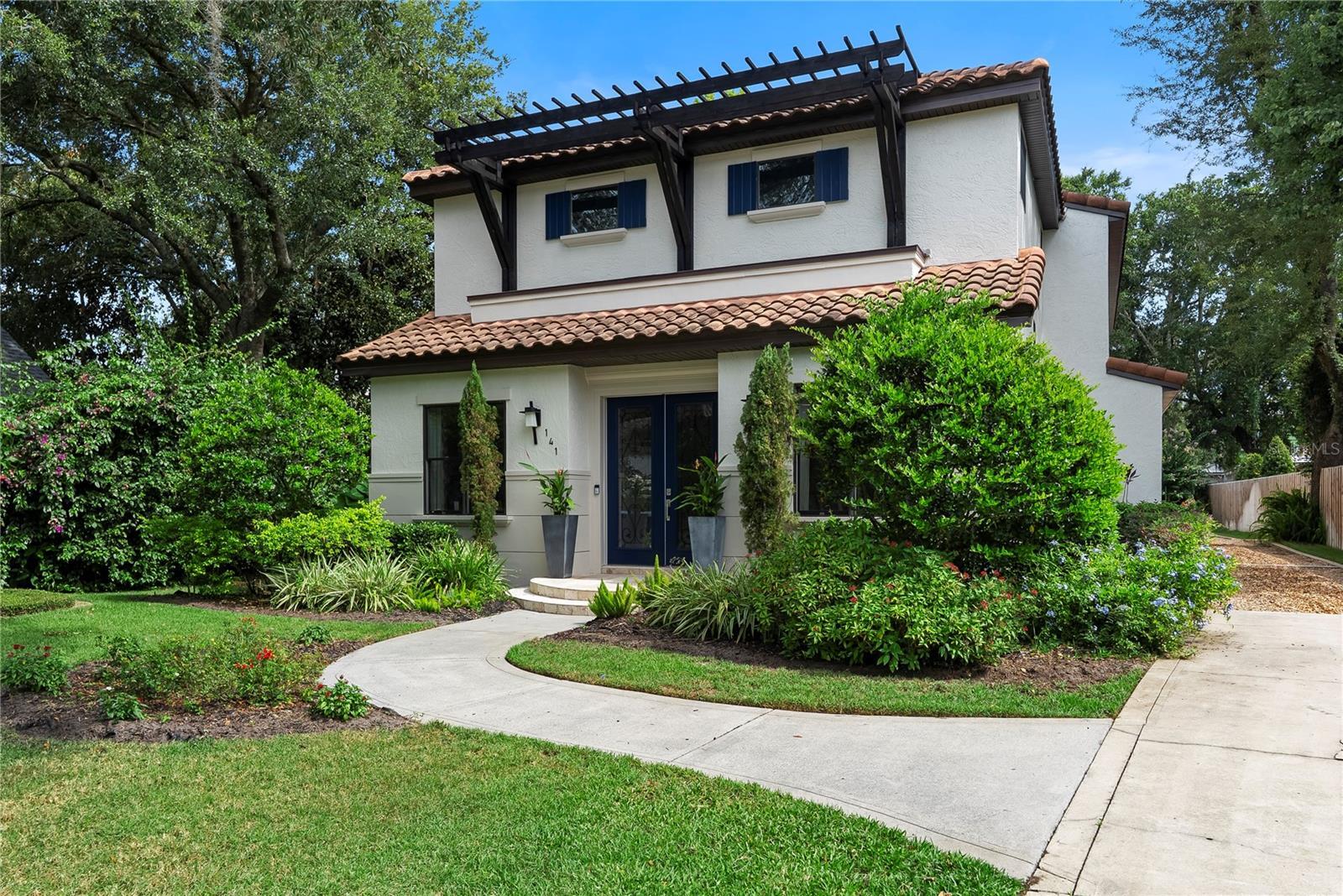 Property Photo: 141 Oakwood Way FL 32789