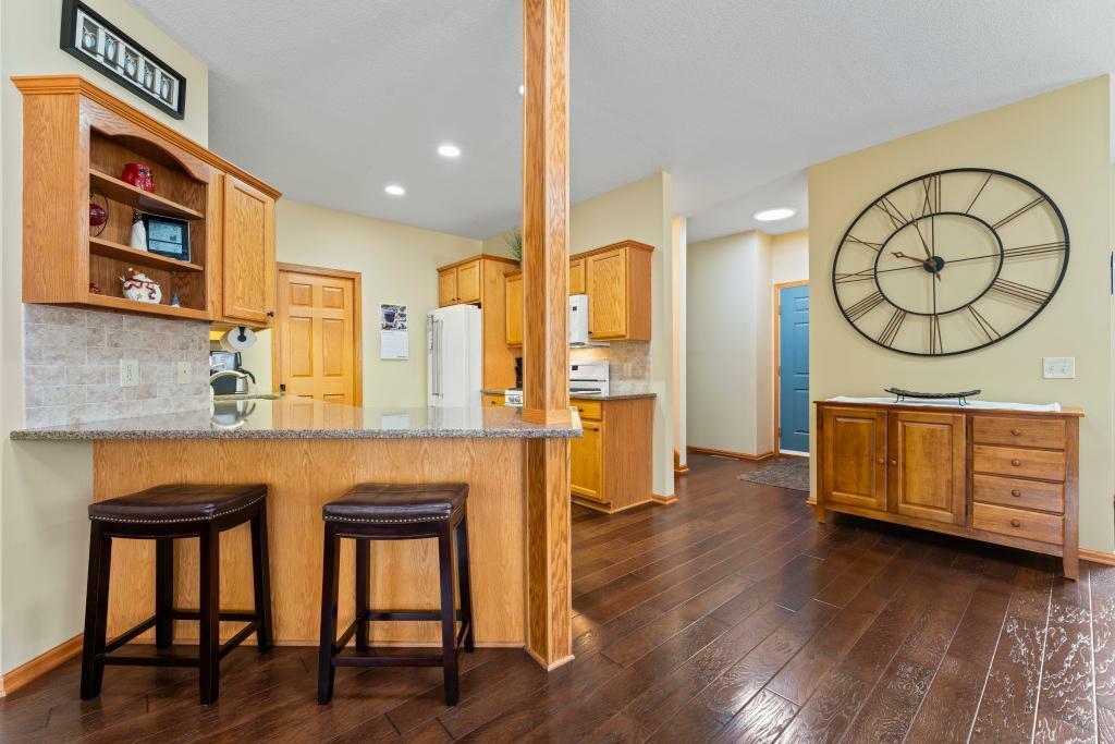 Property Photo:  909 Saint Lawrence Drive  MN 55057 