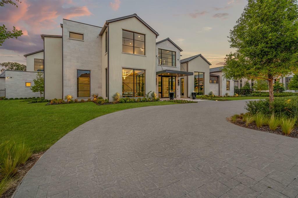 Property Photo: 1901 Meadow View Court TX 76262