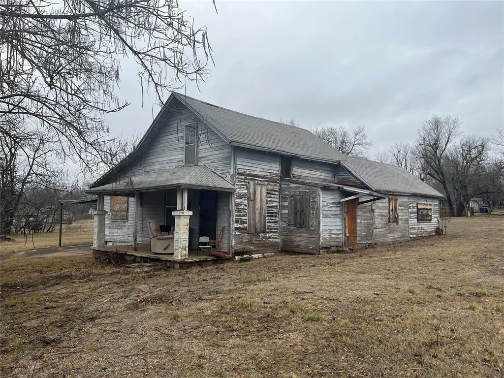 Property Photo:  616 E Lincoln Avenue  OK 73044 