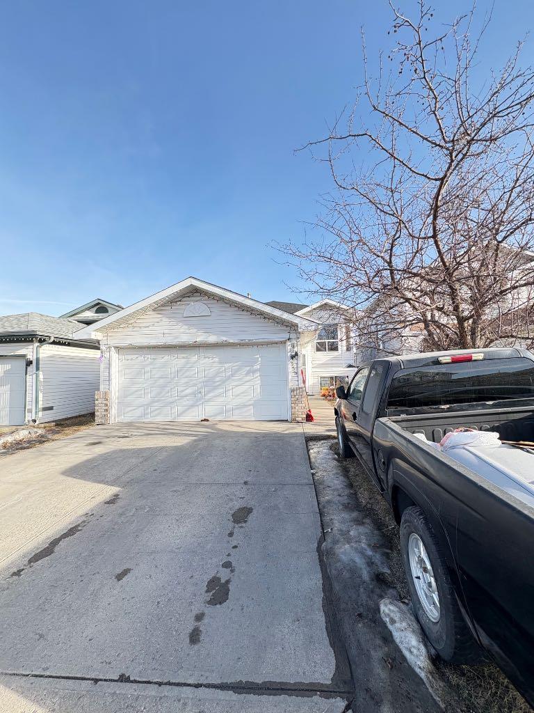 Property Photo:  335 Applewood Drive SE  AB T2A 7S8 