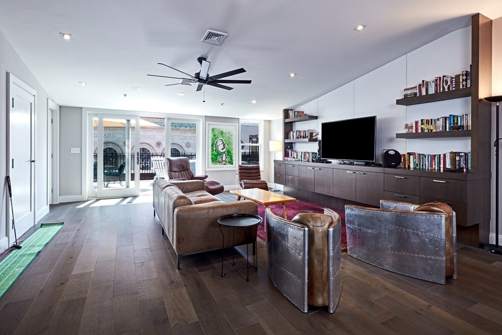 Property Photo: 647 Boylston Street Ph3c MA 02116