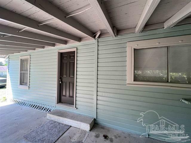 Property Photo:  3118 W Gadsden St  FL 32505 