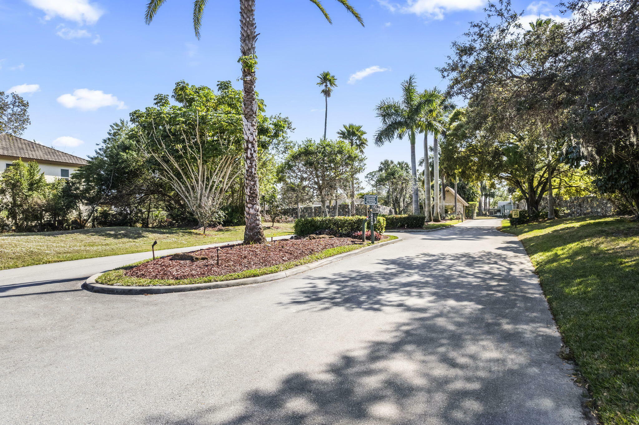 Property Photo: 631 SE Norsemen Drive FL 34984