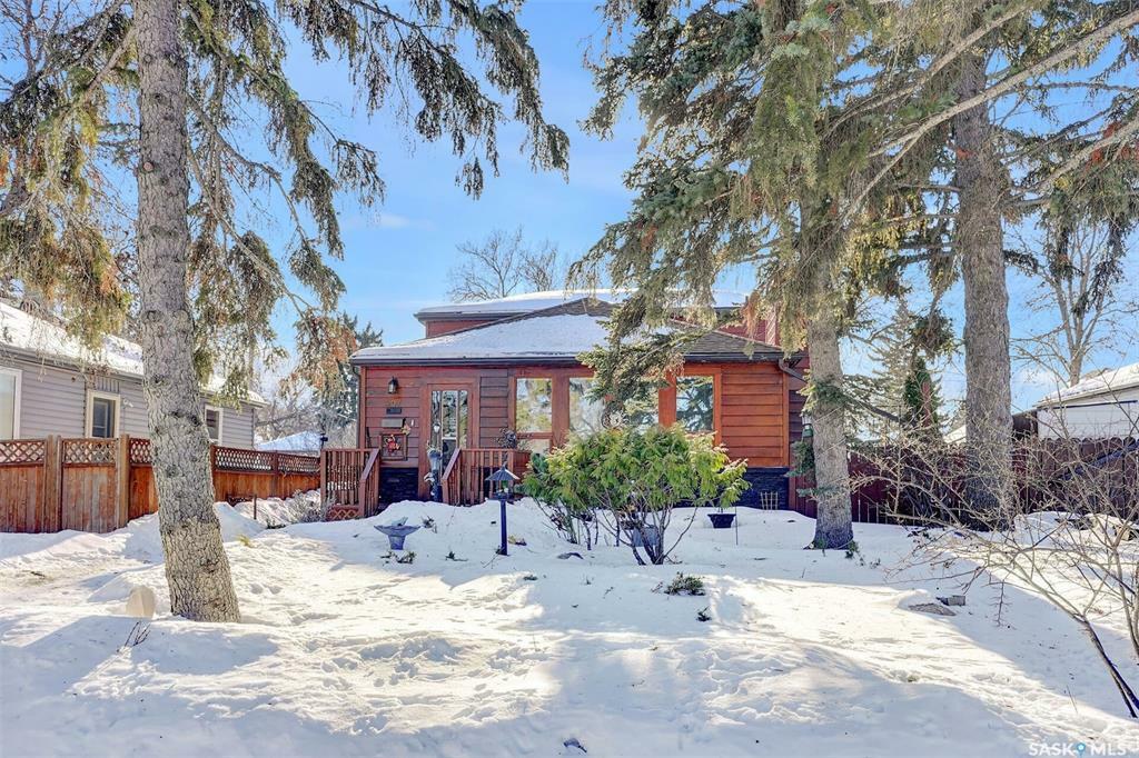 Property Photo:  407 Holland Avenue  SK S4N 1G4 