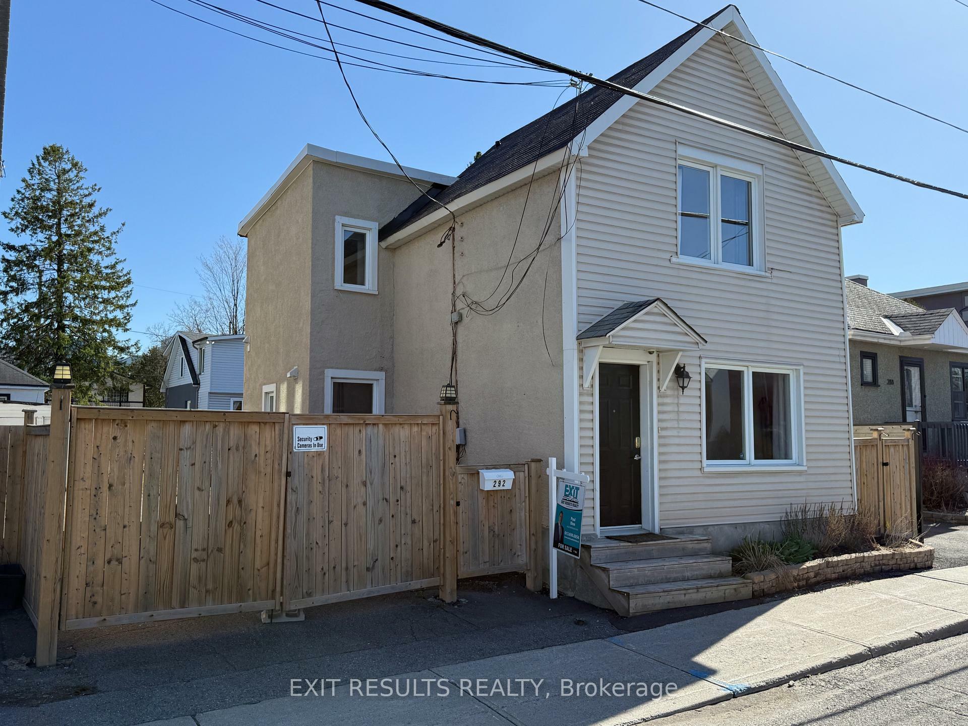 Property Photo: 292 Richelieu Avenue ON K1L 6K3