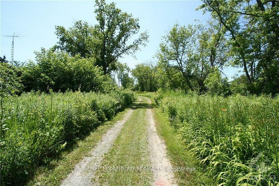 Photo de la propriété:  C8pl1a County 11 Rd W  ON K0C 1H0 