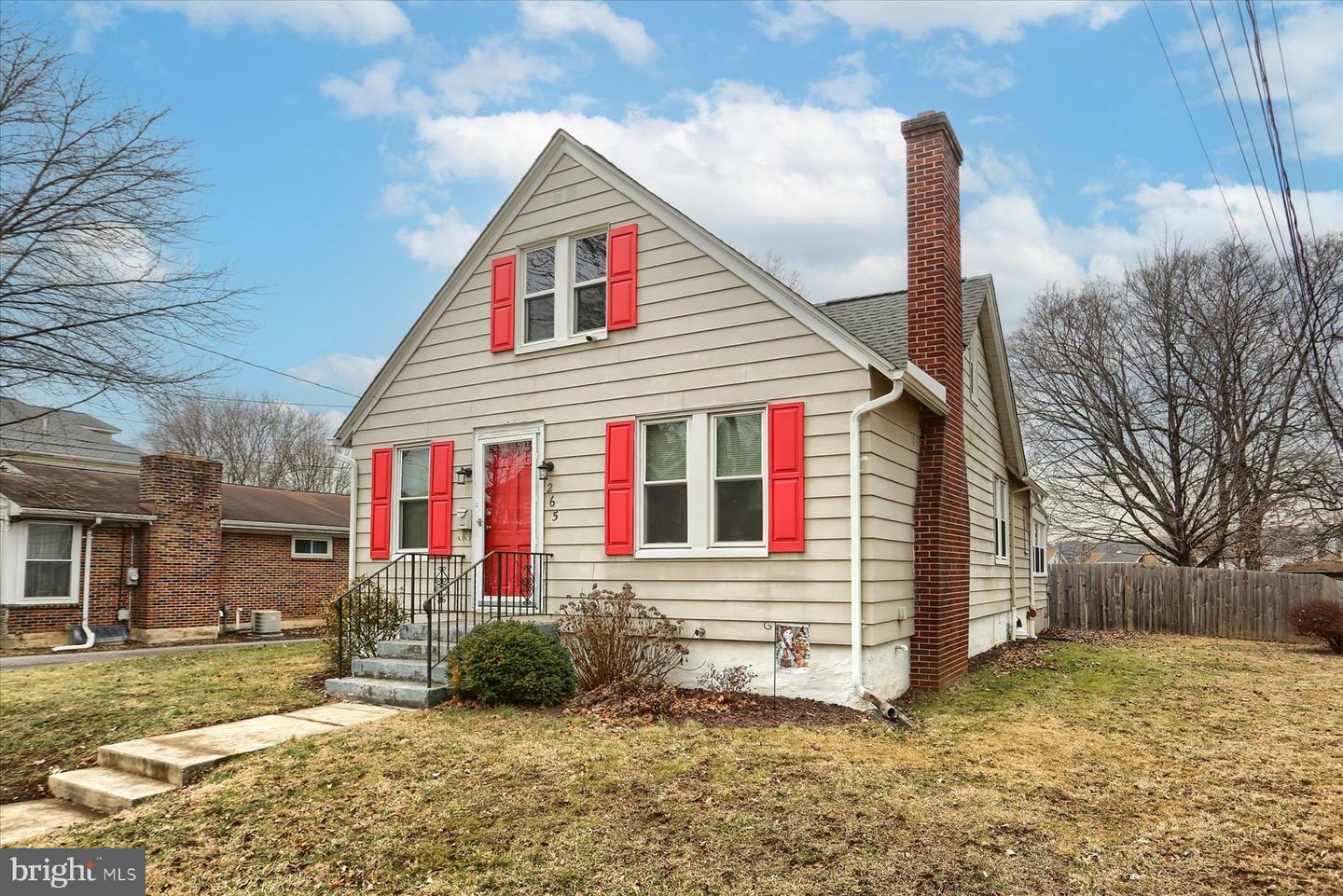 Property Photo:  265 Walton Street  PA 17043 