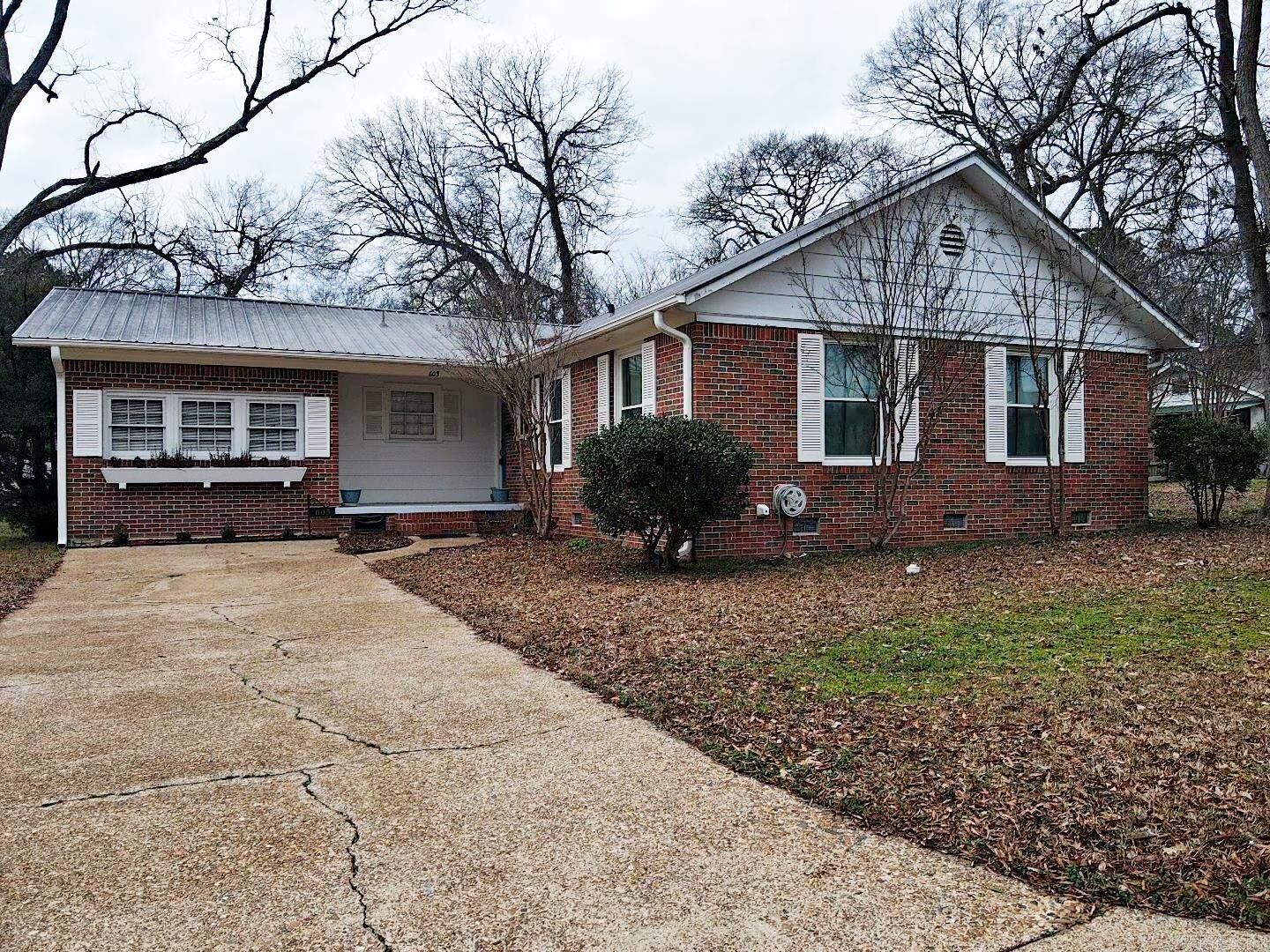 Property Photo: 605 N 13th Street AR 71923-9999