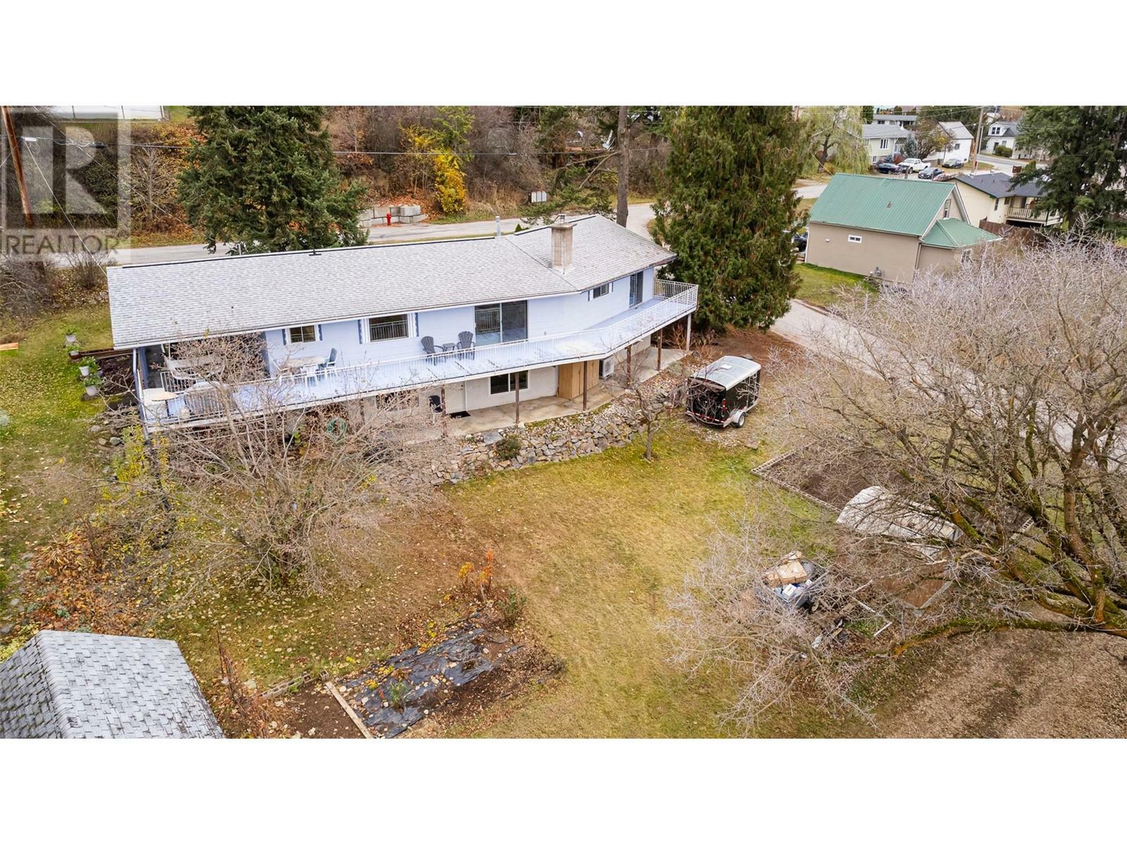 Property Photo:  205 5th Avenue North  BC V0B 1G3 