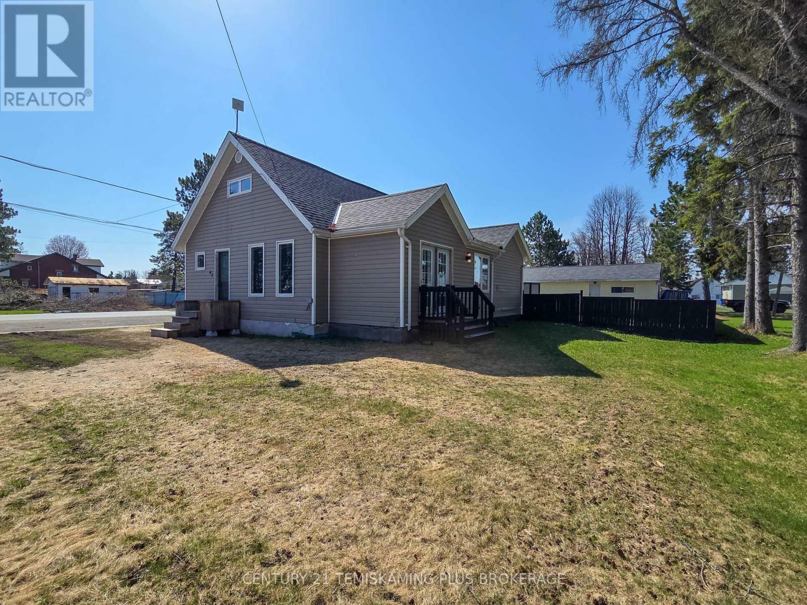 Property Photo: 42 5th Avenue ON P0J 1H0