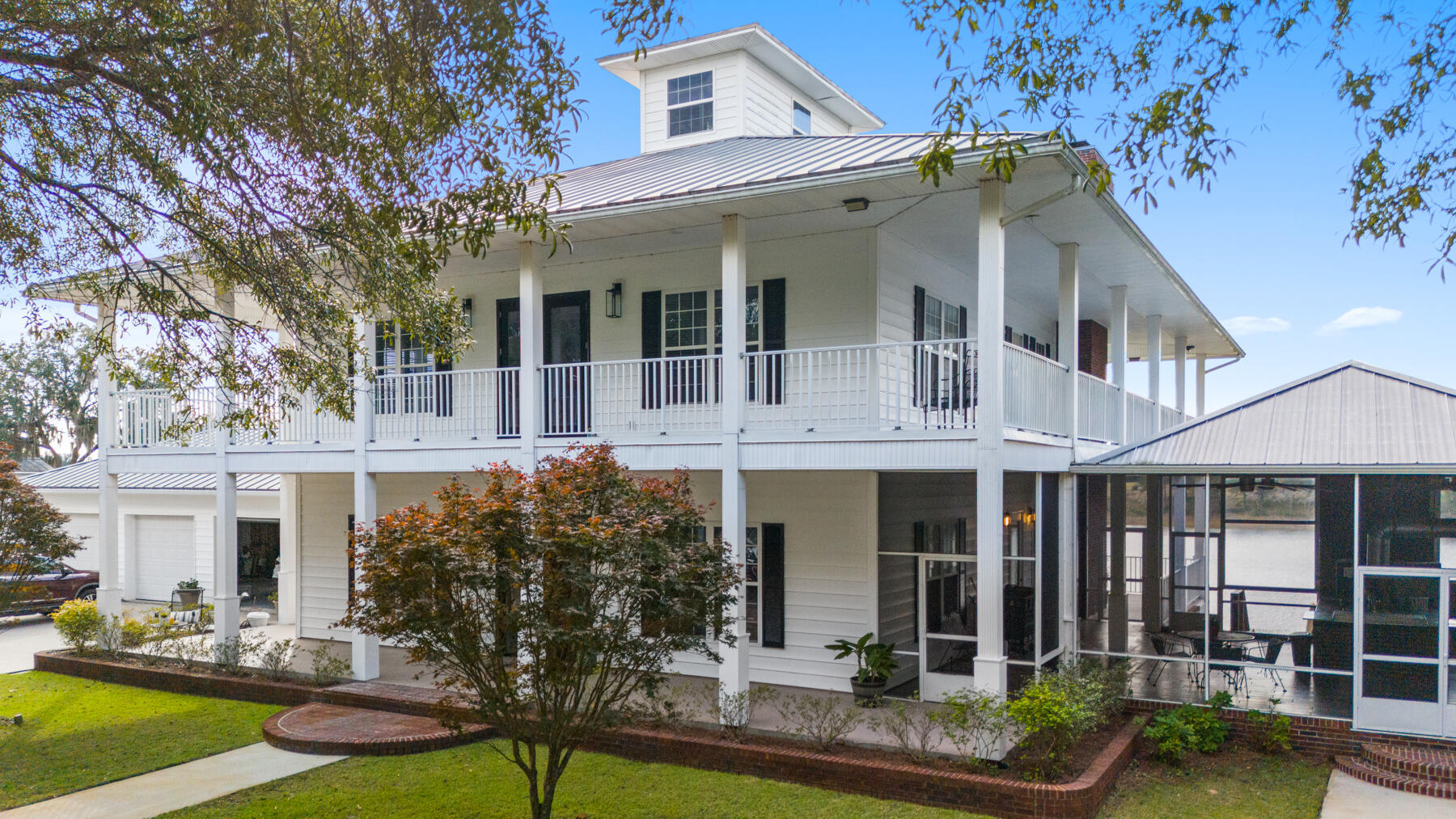 Property Photo: 15702 Fl-77 FL 32409