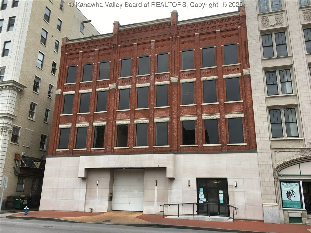 Property Photo: 814 Virginia Street E 14 WV 25301