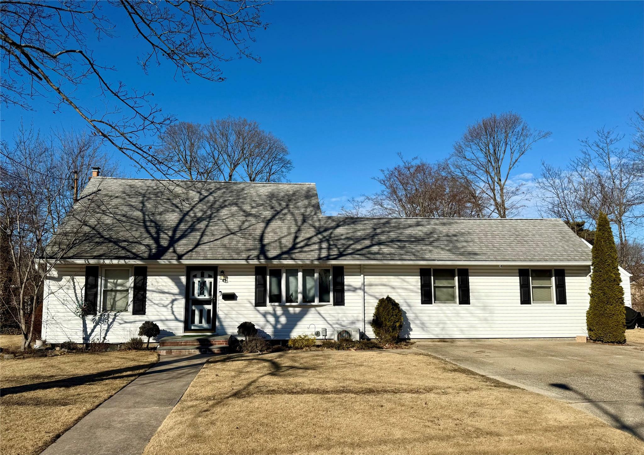 Property Photo:  83 Heathcote Road  NY 11757 