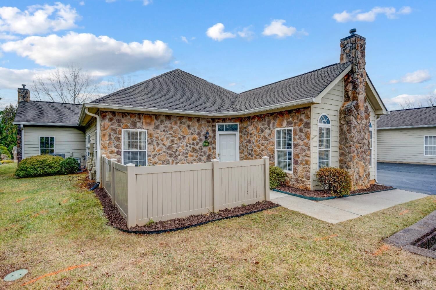 Property Photo: 106 Salisbury Court VA 24502