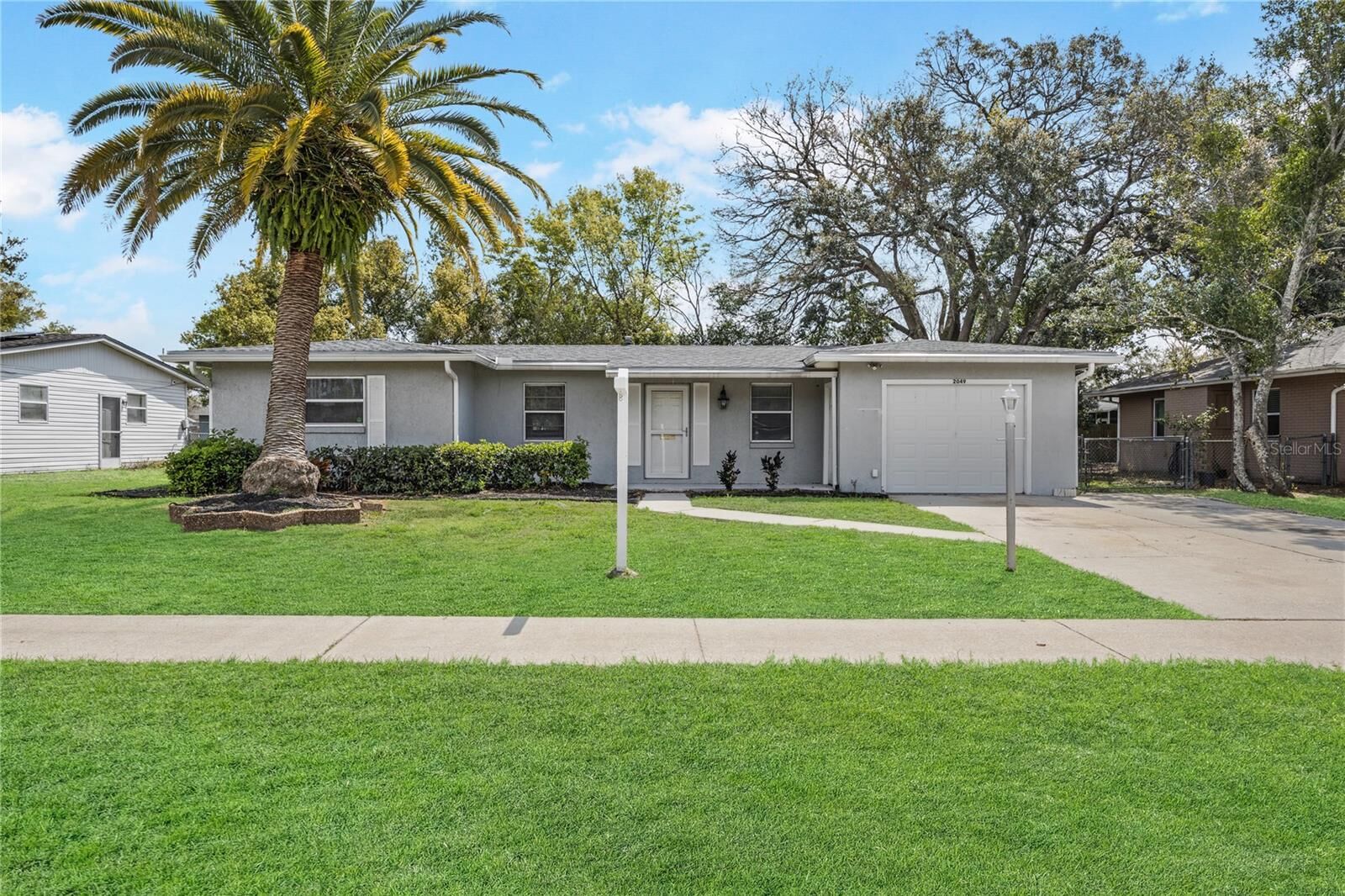 Property Photo:  2049 Jefferson Avenue  FL 32738 