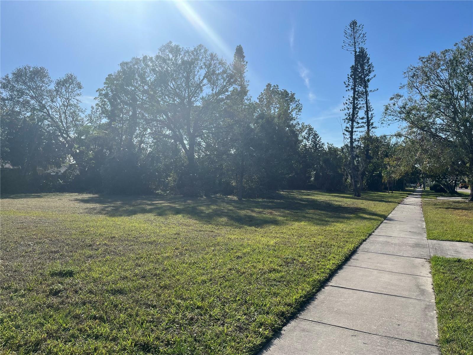 Property Photo:  2470 Ringling Boulevard  FL 34237 