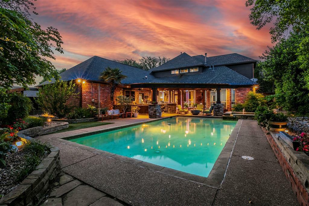 Property Photo: 34 Wellington Oaks Circle TX 76210