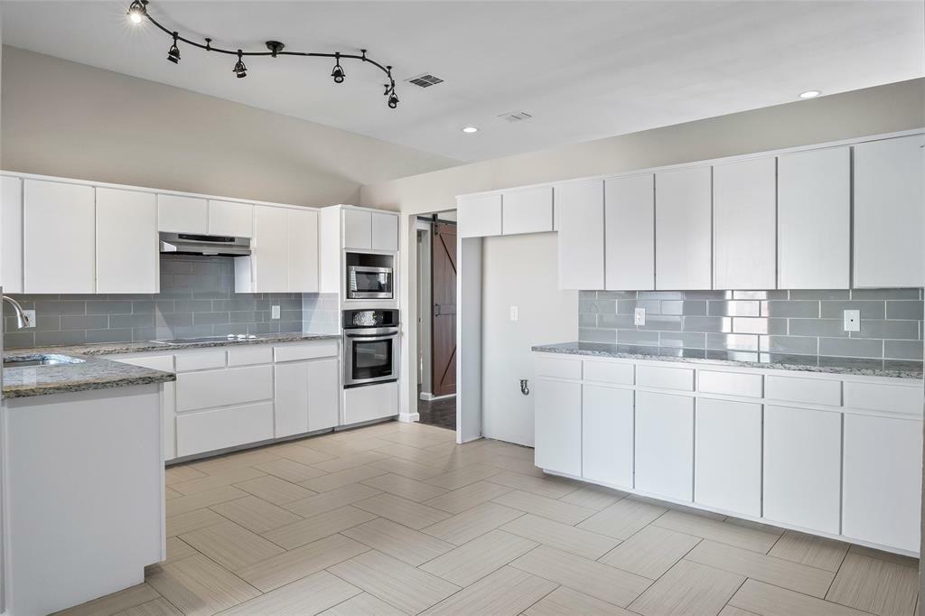 Property Photo: 2001 Diamond Ridge Drive TX 75010