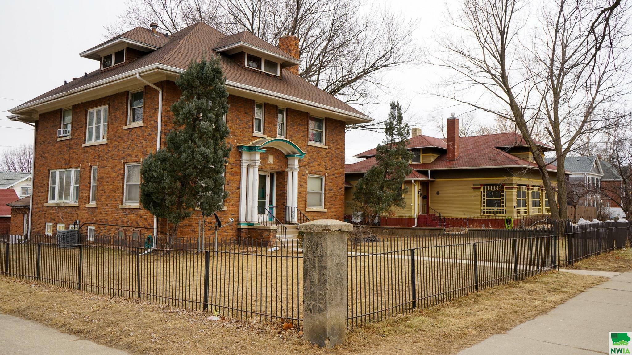 Property Photo:  2324 Nebraska St  IA 51104 