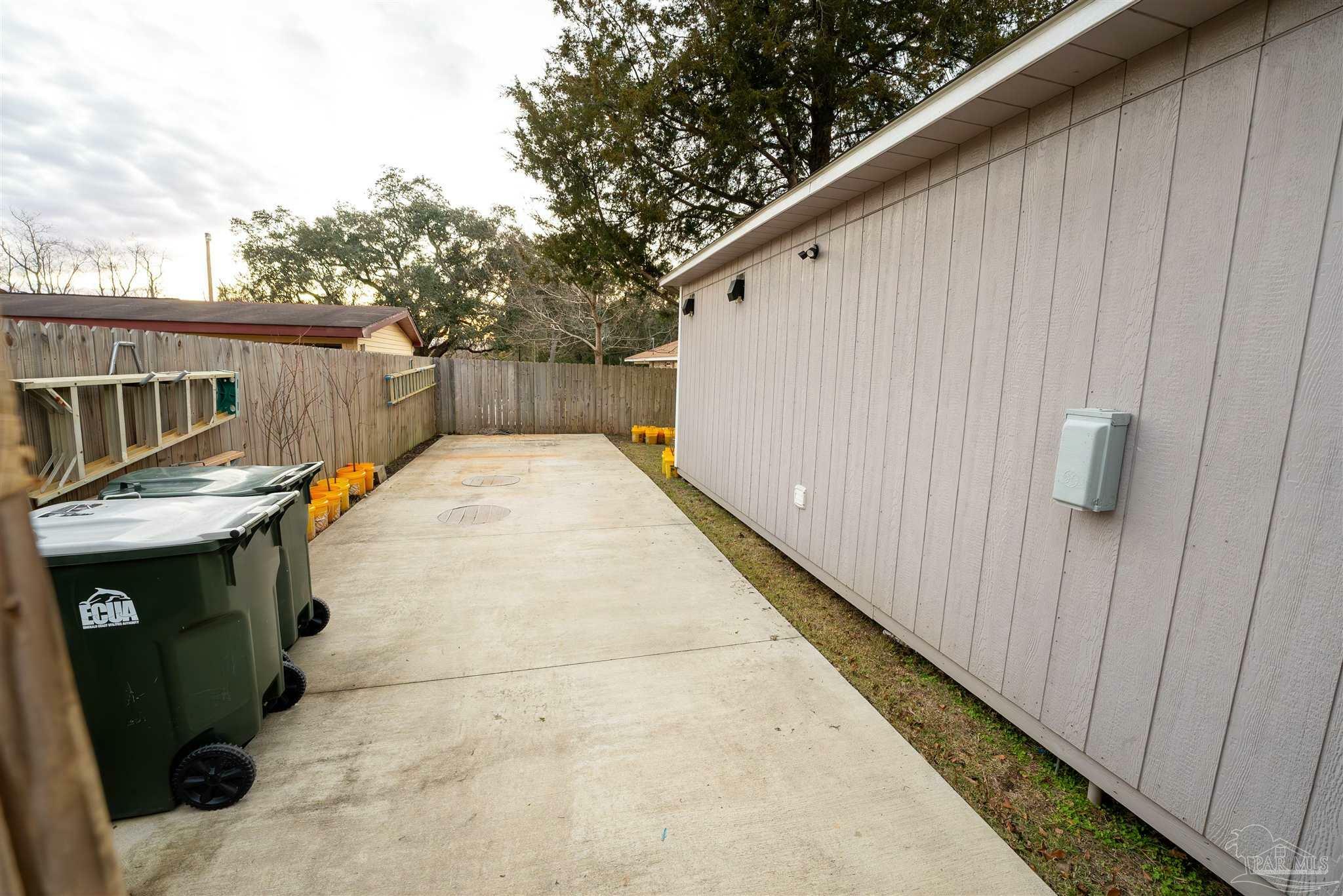 Property Photo:  9059 Pasadena St  FL 32534 